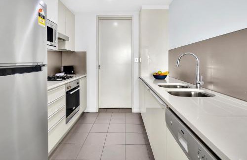 North Sydney Apartment | North Sydney Large Two Bedroom MIL2302