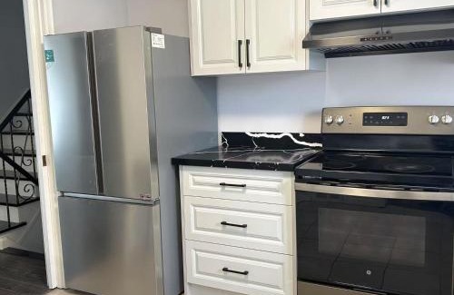 Willowdale House | North York Cozy Queen Room Walk to Subway and Stores