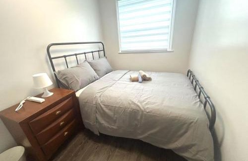 Willowdale House | North York Double Room Near Finch Station Stores Easy Transit