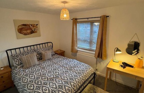 Earls Barton House | Northampton 2 King Bed SKY TV Driveway Earls Barton