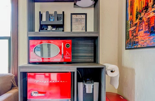 West End House | Northend Charmer! Private room, private bathroom in Tacoma’s beautiful NE.