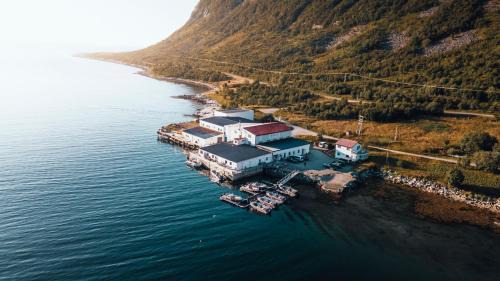 Berg Hotel | Northern Light Hotell/Camp Steinfjord
