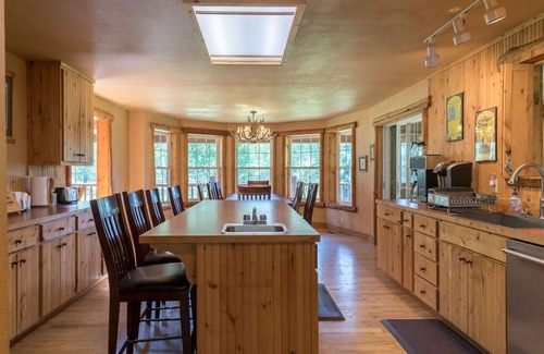 Marble Cabin | Northern Lights 4-Bedroom Lodge
