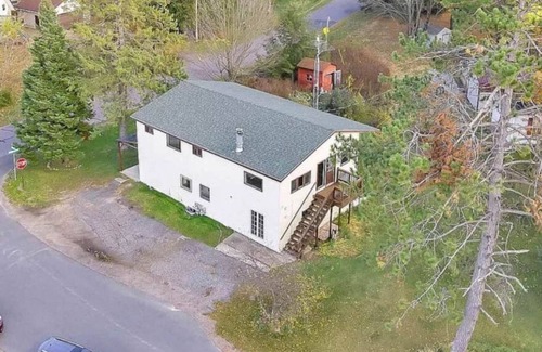 Lakewood House | Northern Retreat Rental