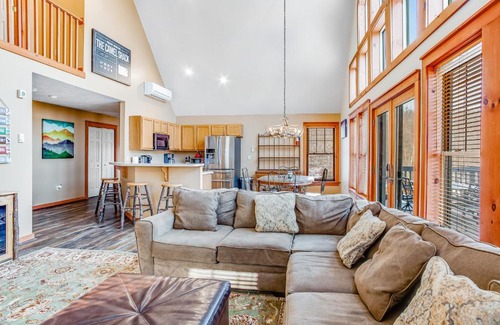 Tannersville House | Northridge 2203