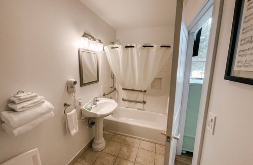 Bonners Ferry Bed & Breakfast | Northside School B&B