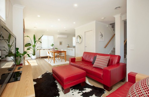 Norlane House | Northside Townhouse, Geelong