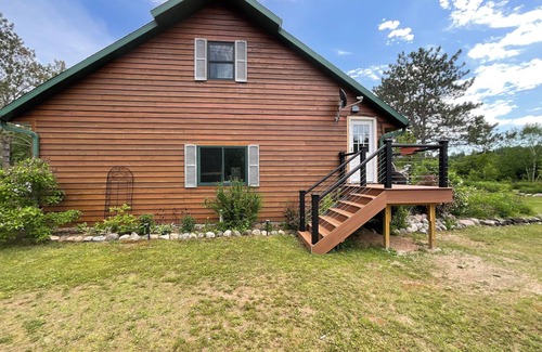 Tomahawk House | Northwoods waterfront upper one bedroom unit on the Spirit River Flowage.