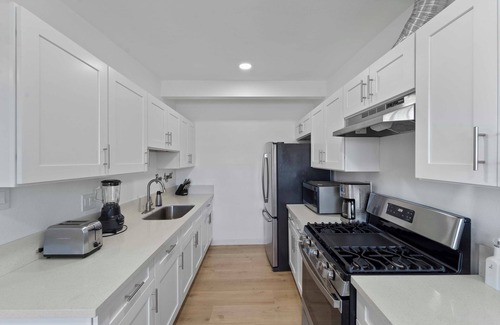 Norwalk House | Norwalk- NEAR Disney, Knotts, Beaches