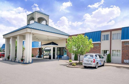 La Crosse Hotel | Norwood Inn and Suites Lacrosse - Standard 2 Queen Bed Non Smoking