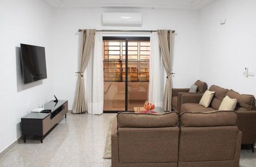 Bingerville Apartment | Nos 3 appartements meublés - Jusqu'à 10 personnes, Residence Nehemie Feh-Kesse Bingerville