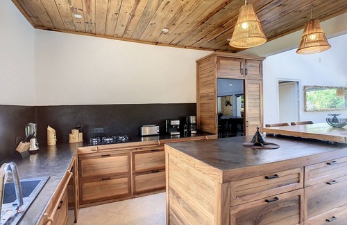 Nosy Be House | NosyBe, l'île aux parfums, 300 m from the beach, tropical garden