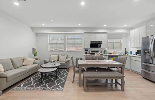 Pico-Union Apartment | Not affected by the fire/Modern Spacious Home with Parking & Fully Equipped Kitc