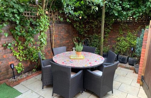 Notting Dale House | Notting Hill 3BR Townhouse with ensuite bathrooms - Ideal for families