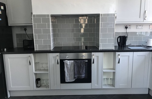 Newark upon Trent House | Nottingham Spacious Modern Home with Netflix & massive garden