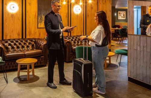 Little Hay Hotel | Novotel Birmingham Airport Terminal Building - NEC