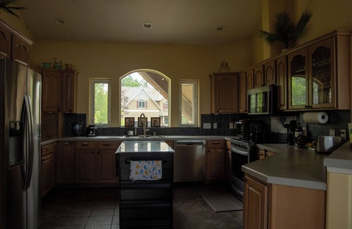 Hayden View Estates House | Now Open! Pure Relaxation · Breathtaking Views · Sunny Yard · Pool · Gym · Bar