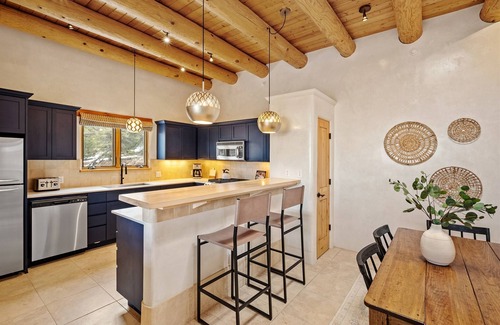 Tesuque House | Nuevo Dia - Expansive views, Community Pool