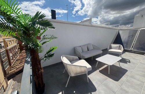Perchel Sur Apartment | Nuevo! En el Centro con Azotea Solarium, Parking, Metro y AVE