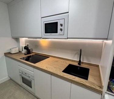 Perchel Sur Apartment | Nuevo! En el Centro con Azotea Solarium, Parking, Metro y AVE