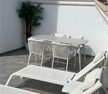 Perchel Sur Apartment | Nuevo! En el Centro con Azotea Solarium, Parking, Metro y AVE