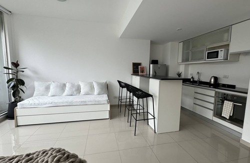 Constitucion Apartment | Nuevo y Lujoso en San Telmo. Pileta, Gym, BBQ & Lavadero!
