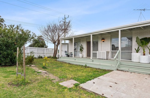 Portarlington Apartment | Number 9 - Stylish Coastal Apartment in Prime Portarlington Location