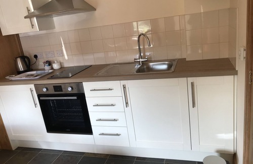 Measham Cottage | Nuneaton - Cottage - Sleeps 2 - Parking - Garden