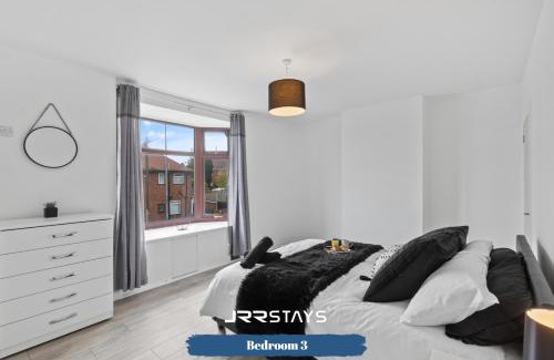 Nuneaton House | Nuneaton - Ideal 3 Bedroom, Wi-fi Parking, Sleeps 6 - JRR Stays
