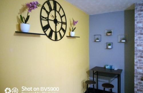 Fenham Apartment | Nuns Moor fully equipped kitchen free parking Netflix
