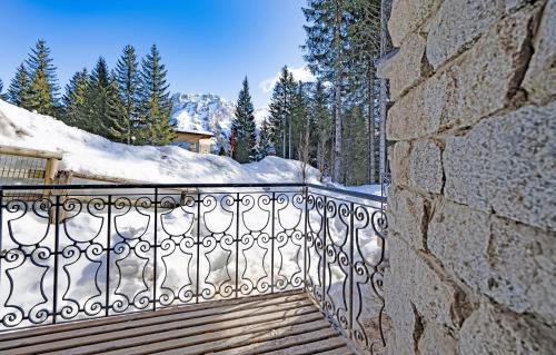 Campo Carlo Magno Apartment | Nuovo Appartamento Super Vista a Campiglio Parking Privato