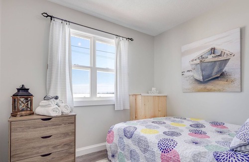 Alberton Cottage | Nurse's Oasis: 3-BR, Pet Friendly, Hot Tub, Snow Removal, Starlink