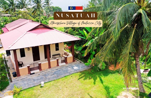 Ayer Molek Ski Chalet | Nusatuah Roomstay - Atmosphere Village of Malacca City -15 min from Banda Hilir!