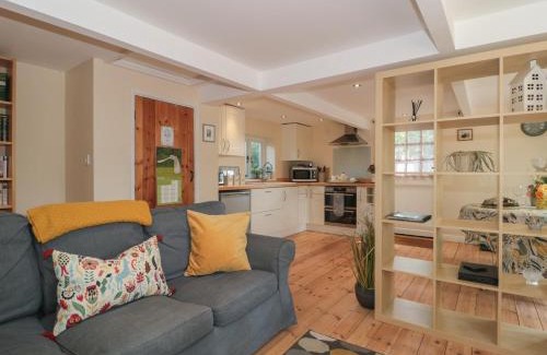 Honiton House | Nuthatch