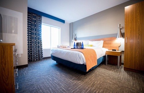 Circleville Resort | NY’s Largest Indoor Waterpark awaits! Generous Accommodation w/Patio! Pools!