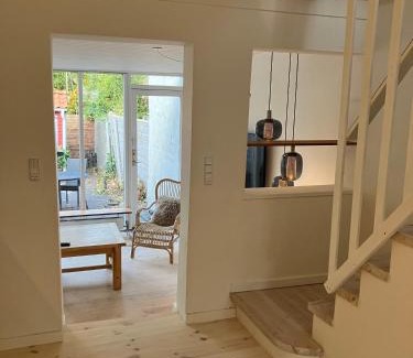 Assens House | Nyrenoveret charmerende byhus