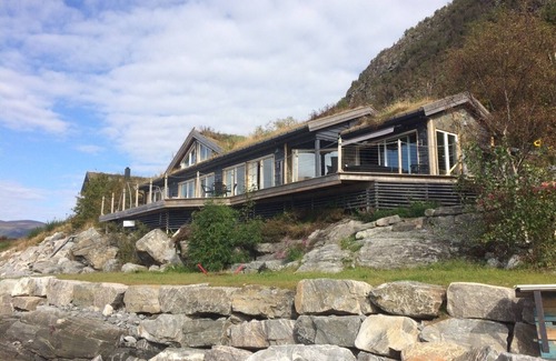 Aheim House | Nytt Stort Feriehus med Panoramautsikt. Båt Inkludert