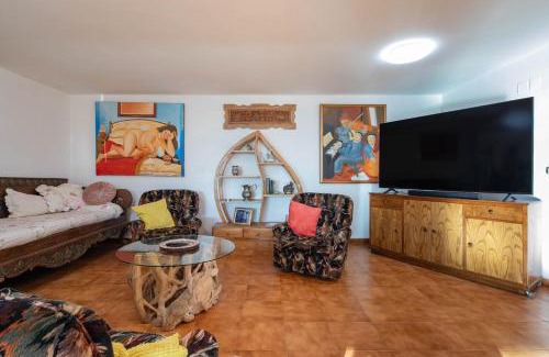 Callobre House | O Axouxere