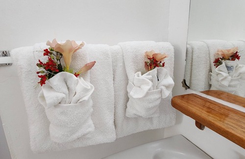 Castle Comfort Hotel | O.E. Management Anchorage Hotel