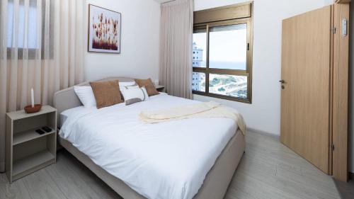 Rishon LeTsiyon Apartment | O&O Group - SeaFront Luxurious 3 BR Apartment