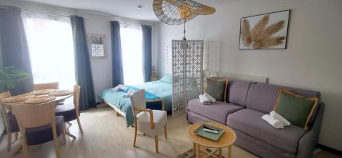 Lourdes Apartment | O'TINY Suite familiale 4 personnes, gare, centre ville, sanctuaire