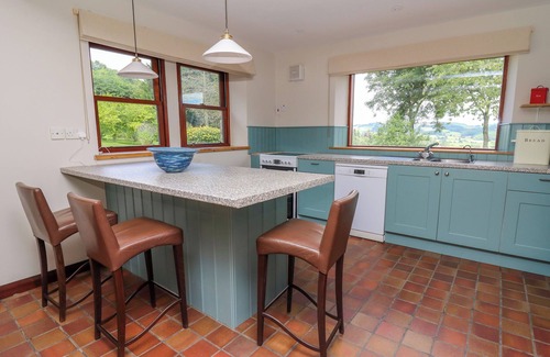Presteigne Cottage | OAK APPLE COTTAGE, pet friendly, with open fire in Presteigne