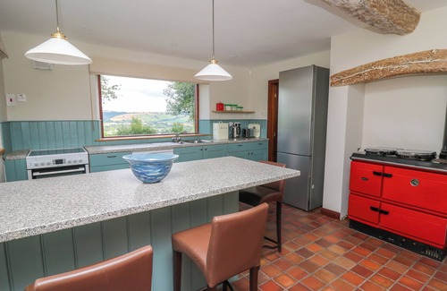 Presteigne Cottage | OAK APPLE COTTAGE, pet friendly, with open fire in Presteigne