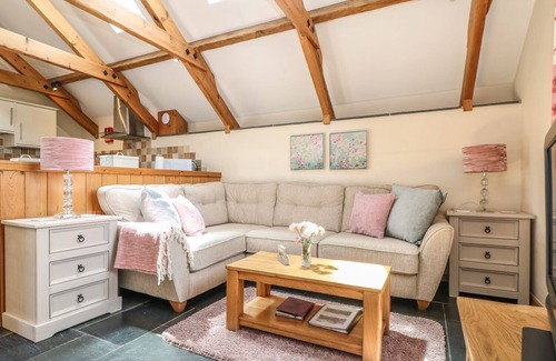 Grampound Cottage | OAK COTTAGE, family friendly, with a garden in Tregony