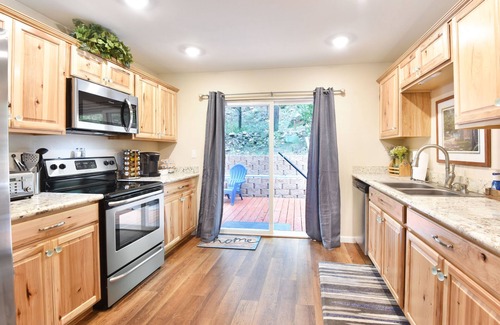 Sedona Cabin | Oak Creek Retreat - Cozy Cabin by the River. Fish Hike Swim Pets OK
