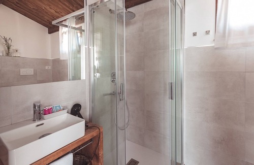 Nerbisci Other | OAK FARMHOUSE - POPLAR APARTMENT