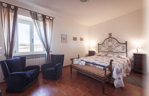 Nerbisci Other | OAK FOREST FARMHOUSE - LAUREL APARTMENT