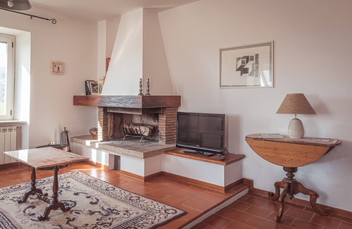 Nerbisci Other | OAK FOREST FARMHOUSE - LAUREL APARTMENT
