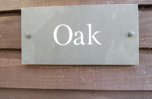 Elcot Apartment | Oak