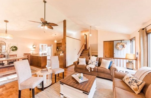 Forest House | Oak Grove Retreat-hot tub/family and pet friendly